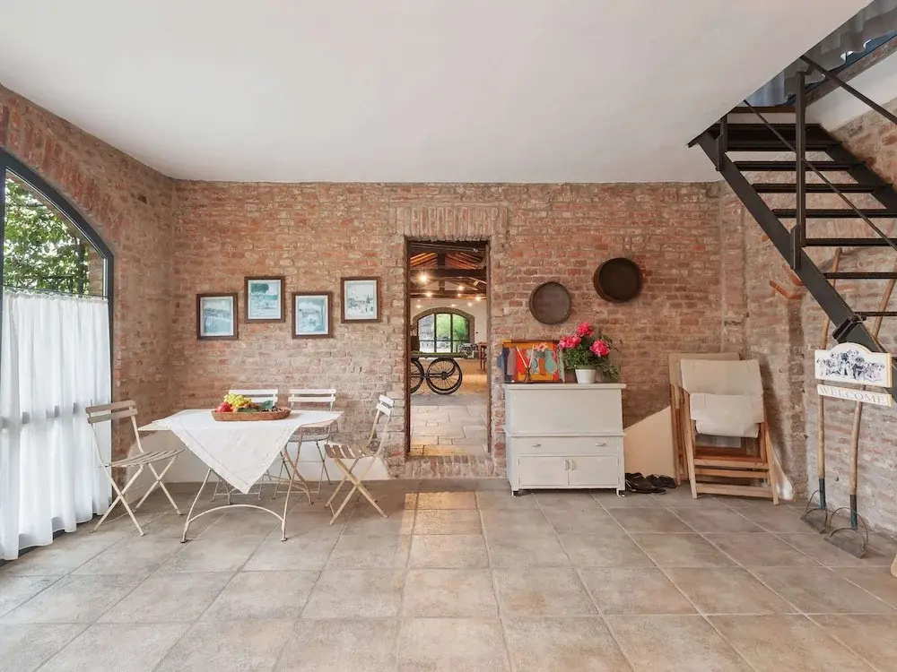 Villa in Lombardy near Po River