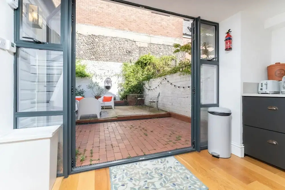 Host Stay Sunny Terrace on Robert Street