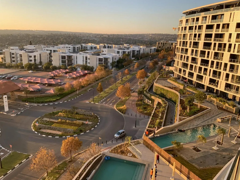 5 Star Elegant Apartments, Ellipse Waterfall City, Johannesburg
