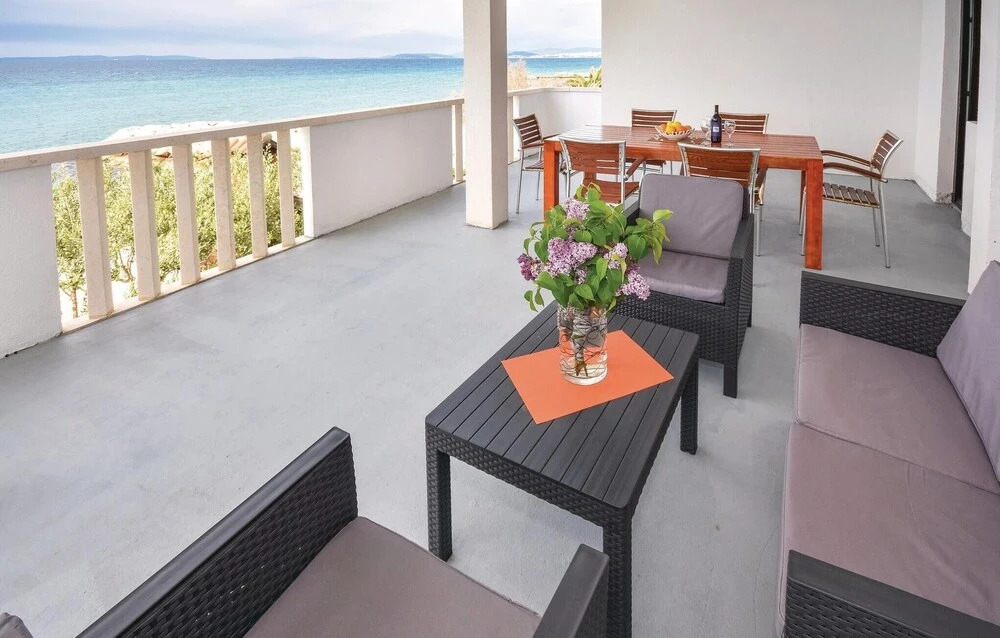 Amazing Home in Podstrana With Wifi and 2 Bedrooms