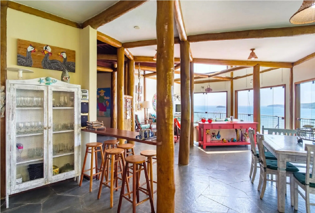 Pineapples Ubatuba | Mansion overlooking the sea