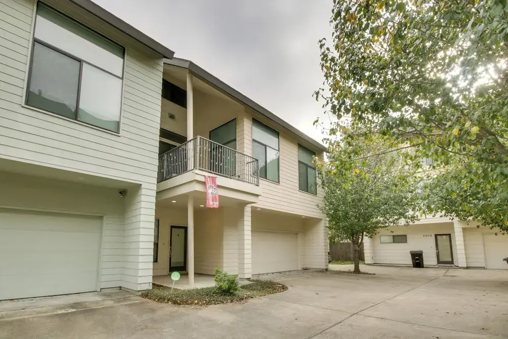 Spacious Eado Getaway < 1 Mi to Toyota Center!