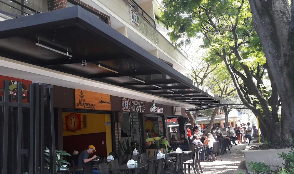 Apartahotel Montes la 70