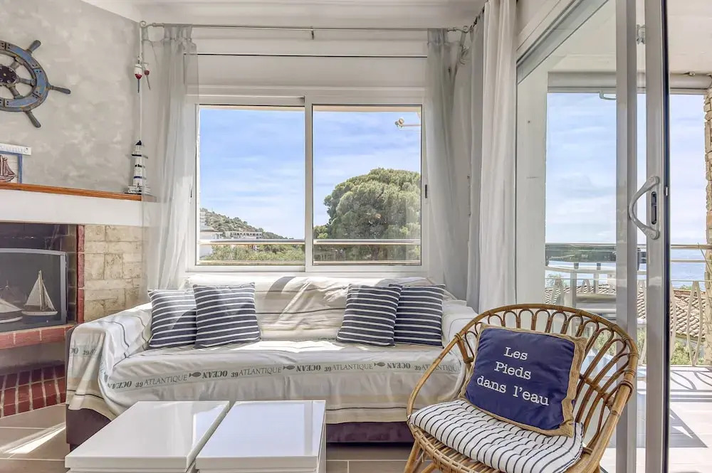 Apartment in Roses Near Platja Dels Palangrers