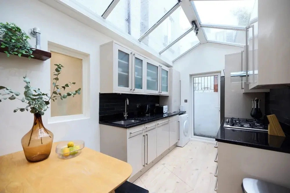 The Fulham Patio Apartment