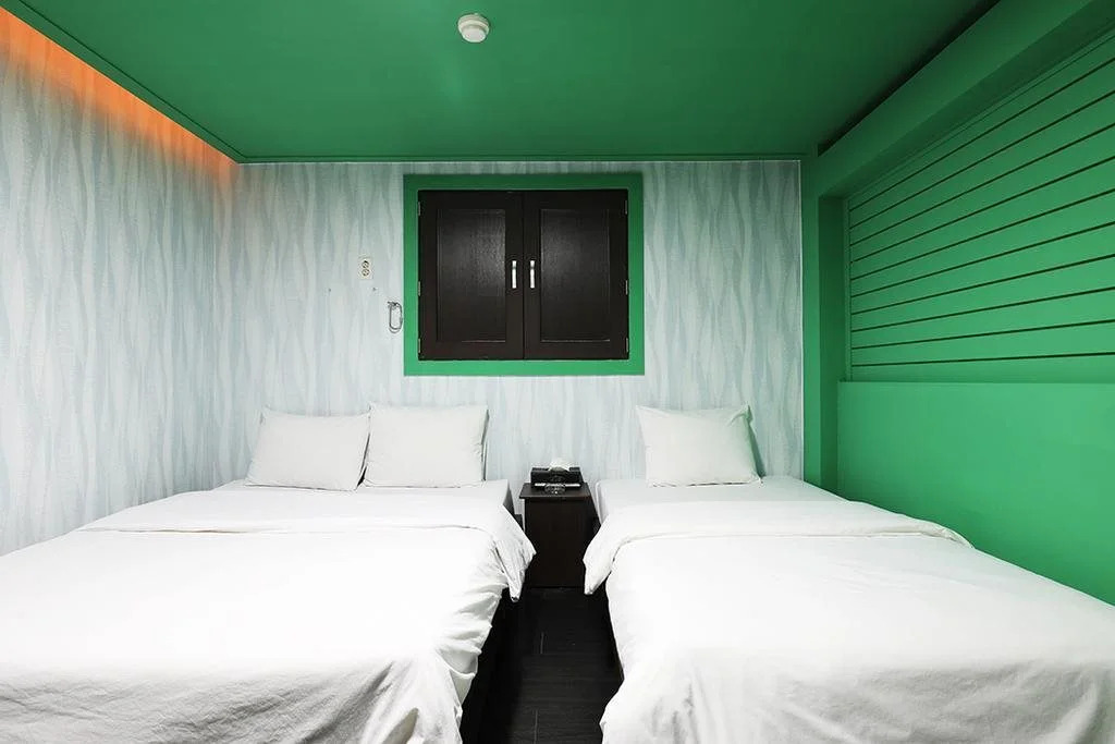 Hotel H.E
