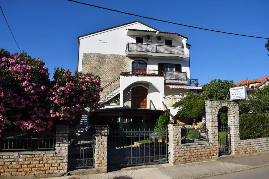Vila Jelena - Studio apartments for 2 to 3 persons in Sv Filip i Jakov
