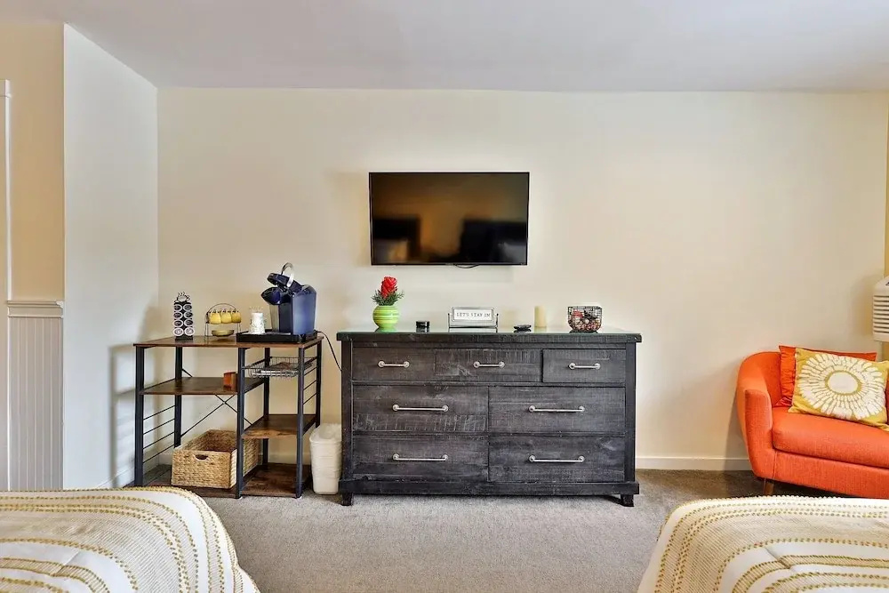 Hotel Style Condo Promising a Comfortable and Convenient Retreat Right in the Heart of Vermont ski Country