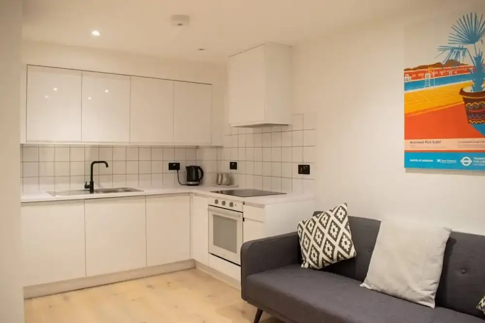 Sunny 1 Bedroom Apartment In Fun Neighbourhood