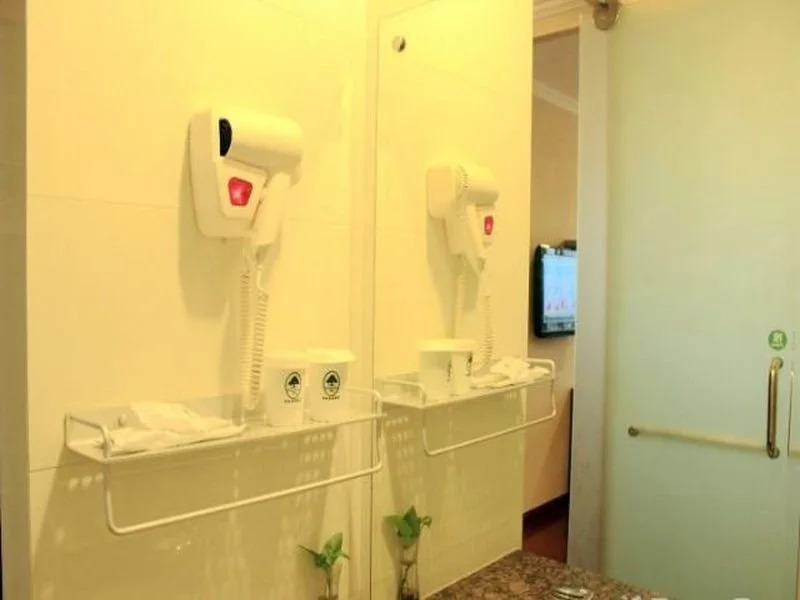GreenTree Inn Jiangsu Zhenjiang Yidu Building Materials city Express Hotel