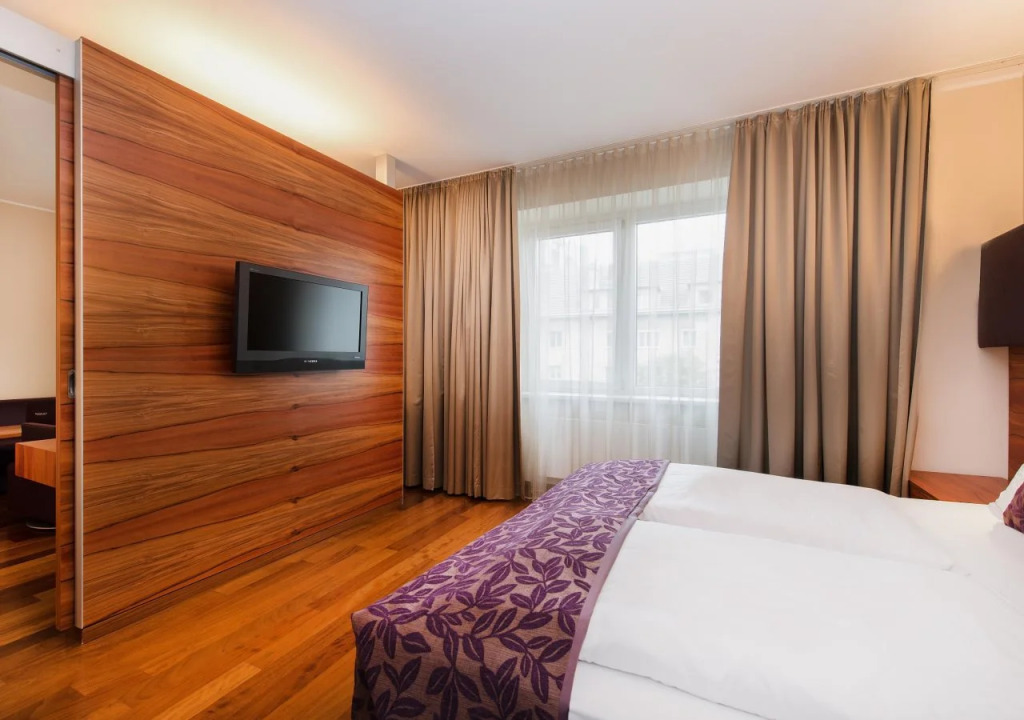 Pakat Suites