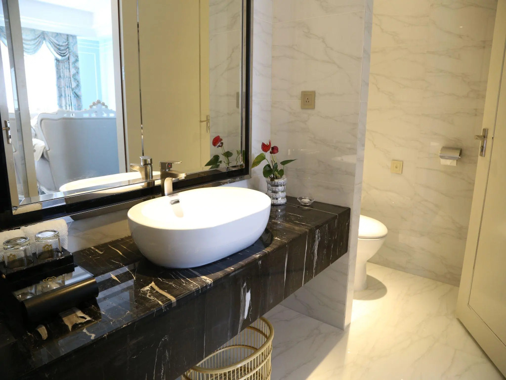 Sky Line Hotel