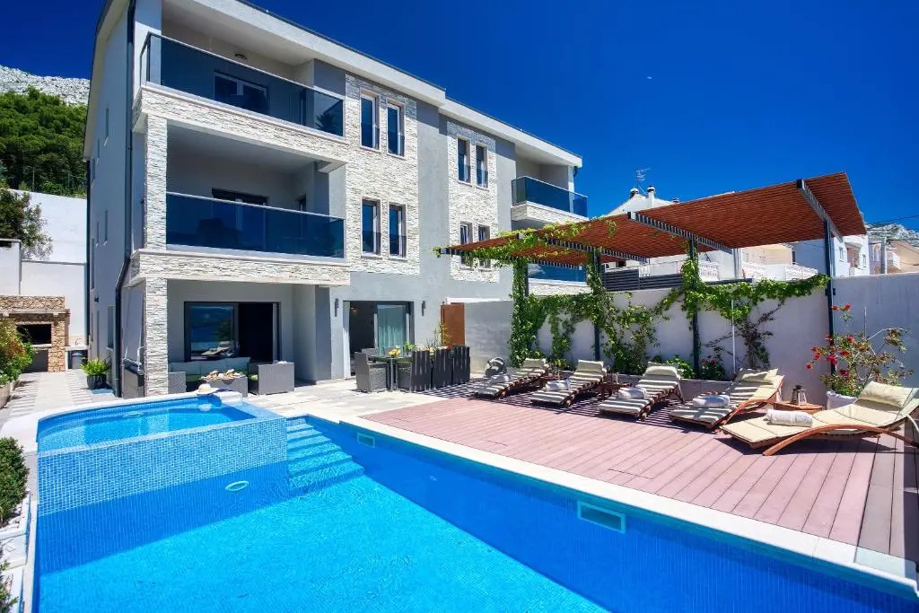 LUXURY VILLA PARADISE 120m from sandy beach, heated pool, billiard, max 12 pax