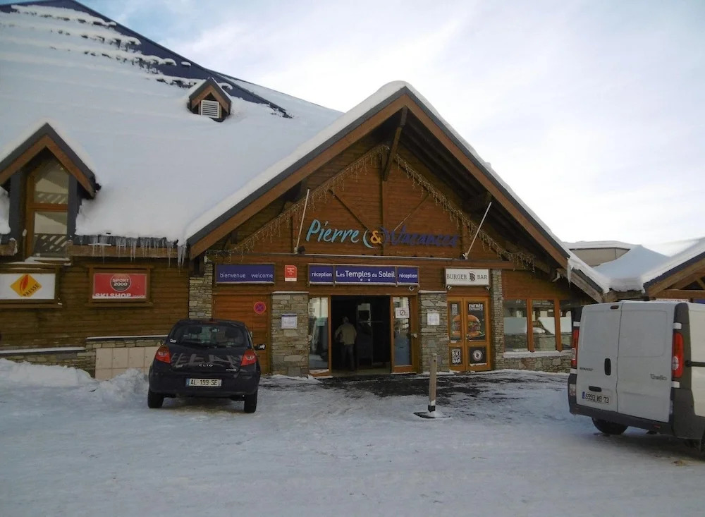 1 bedroom and 1 cabin apartment, ski in and ski out access Apartment 2