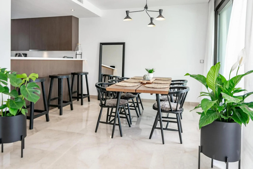 GG- Modern townhouse, families & couples only