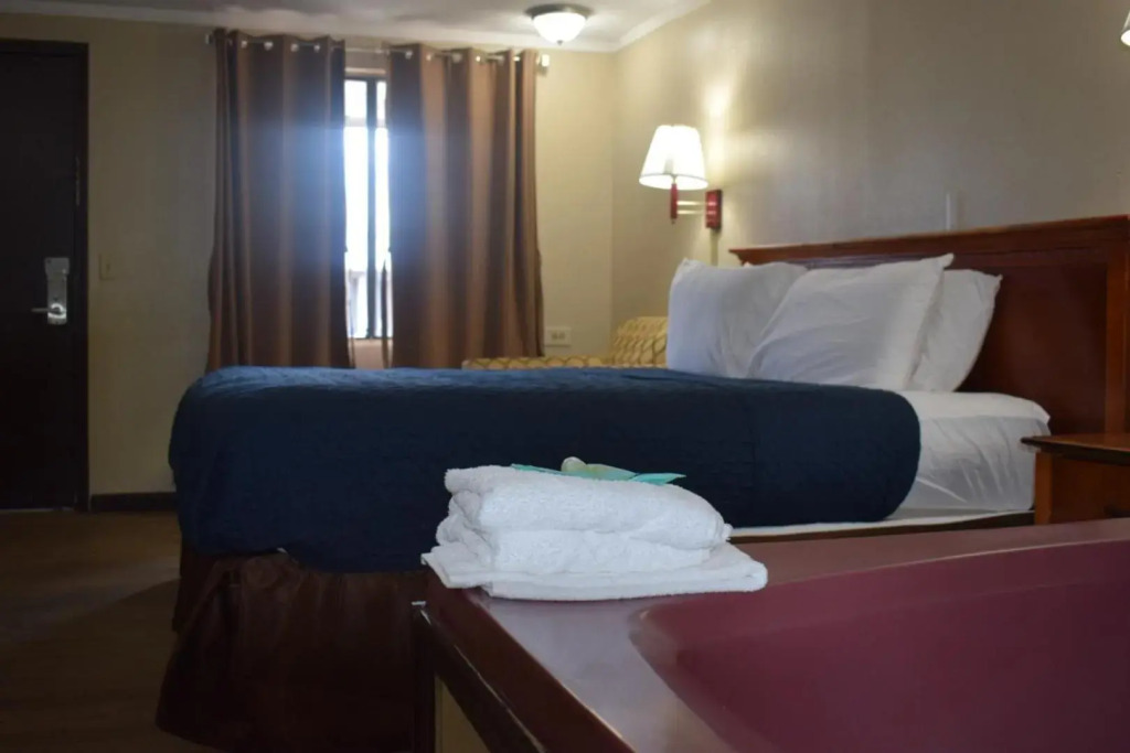 Knights Inn Farmington Hills