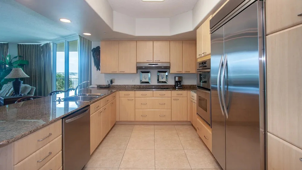 Pristine Corner Condo - Unit Crb0202