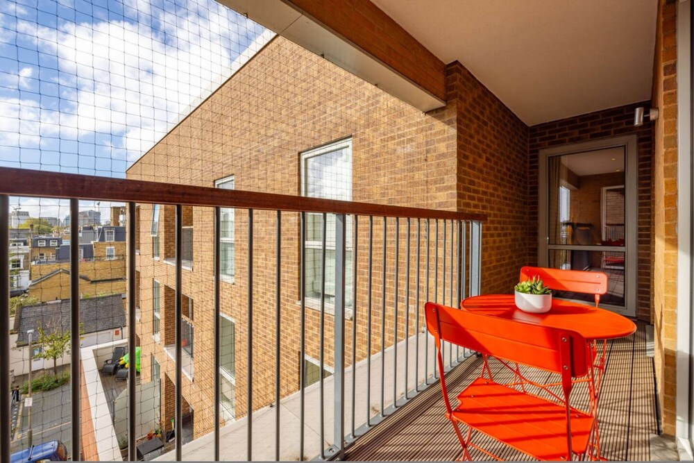The Call of London 2 Bedroom Flat in Battersea