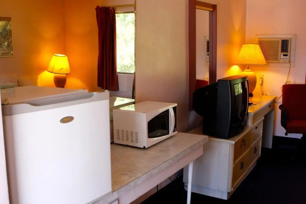 Homestead Motel