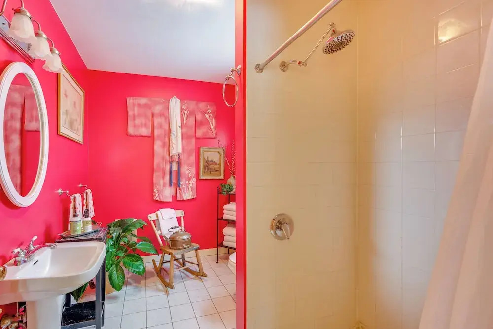 2 Mi to Main Street! Cozy Burlington Guest Suite