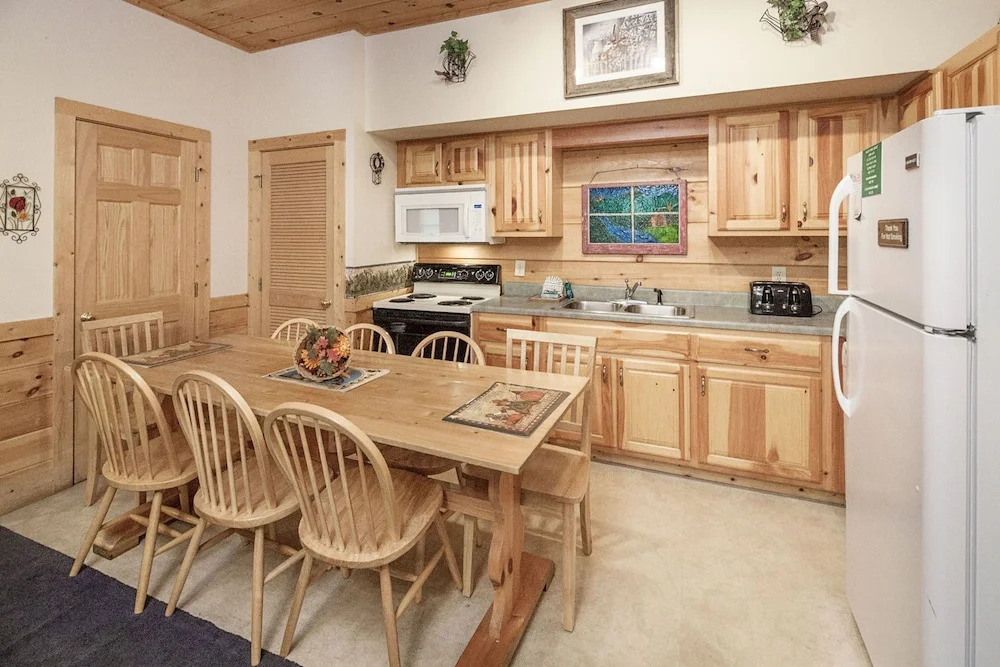 Vivs View by Heritage Cabin Rentals