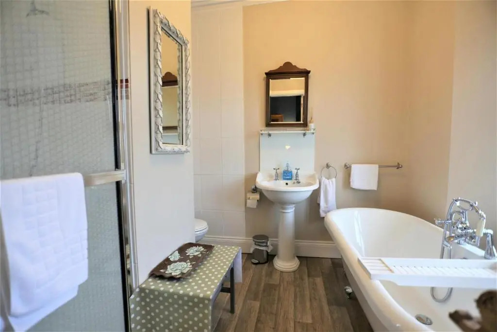 Ascot House Hotel
