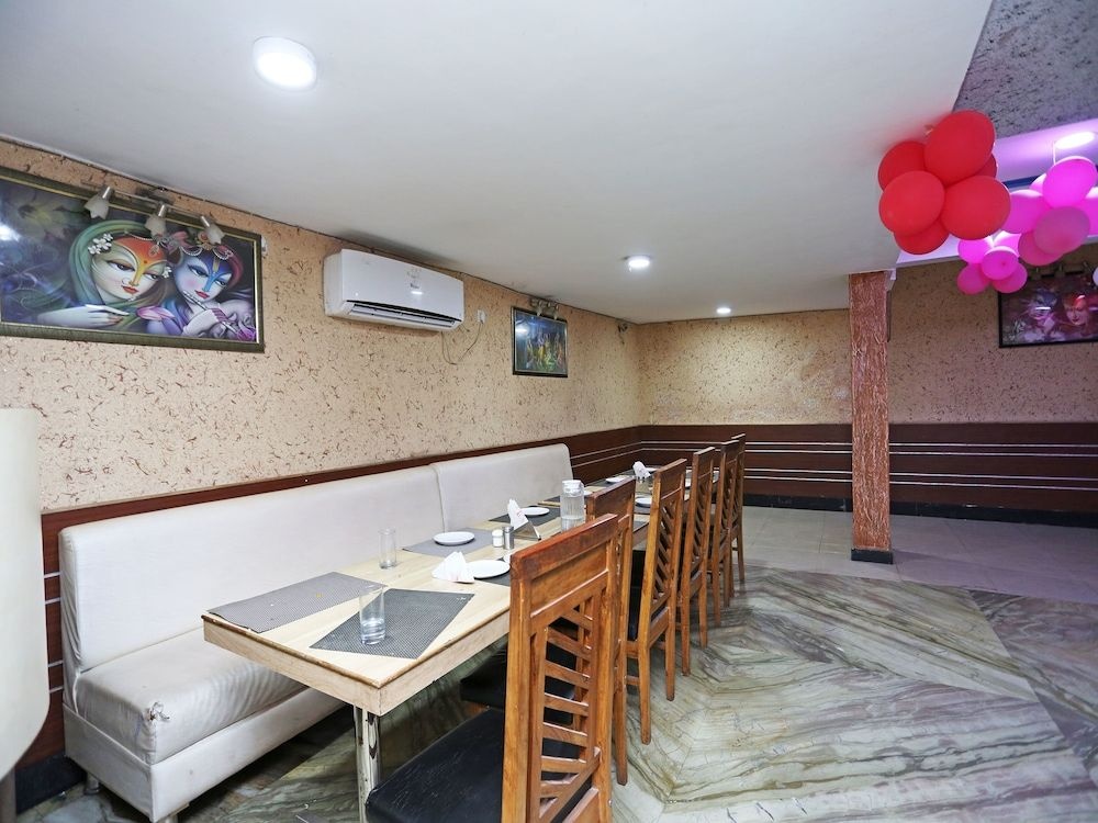 OYO 13125 Hotel Gwal Palace