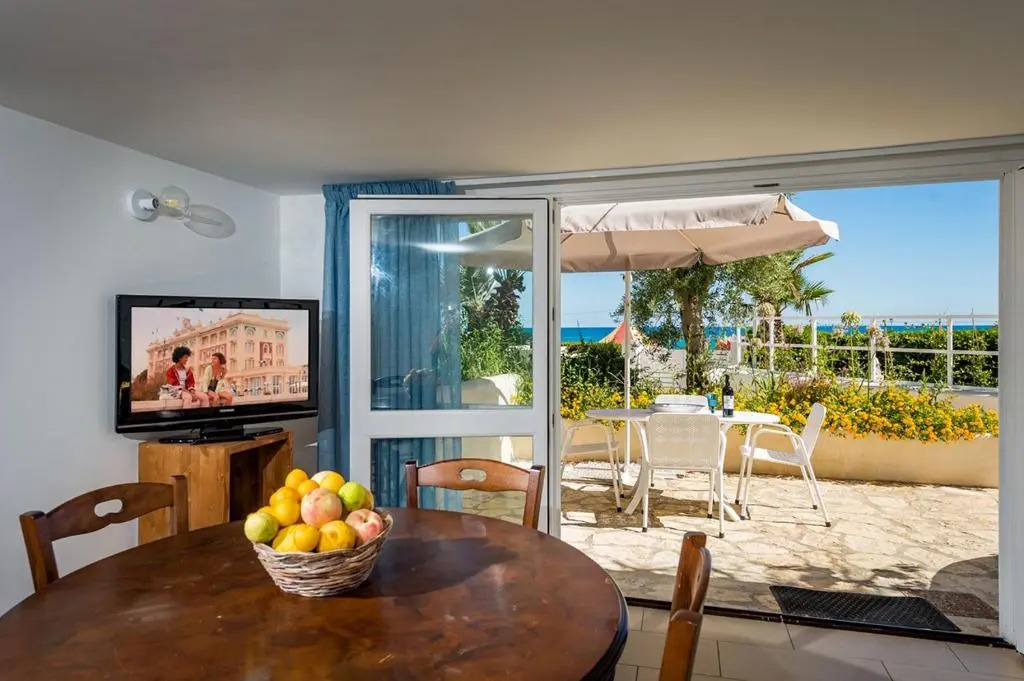 BLU OLTREMARE 50 mt Spiaggia Playa