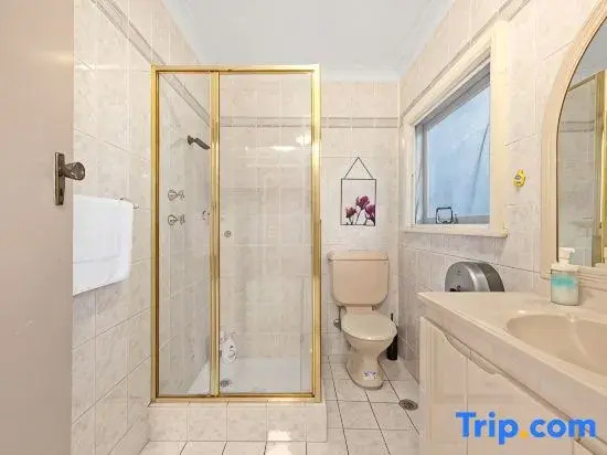 Tranquil & Comfortable Rooms – Easy Walk to Train & Park