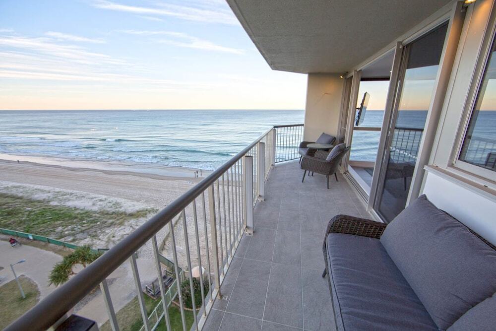 Golden Sands on the Beach - Absolute Beachfront Apartments