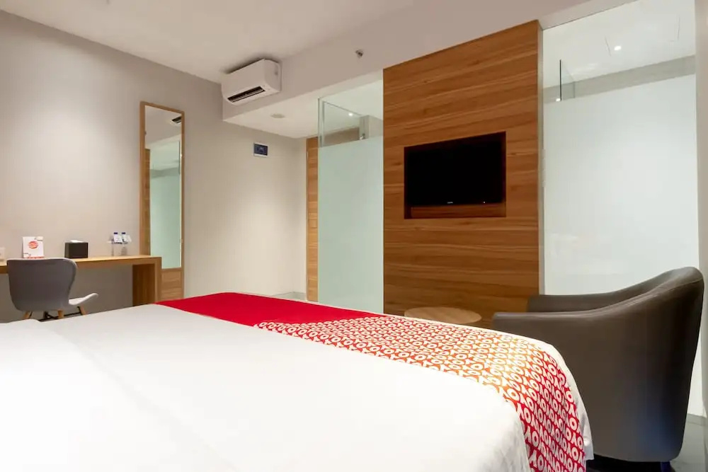 Travel Hub Hotel Kualanamu Airport