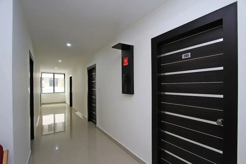 OYO 4733 Champion Residency
