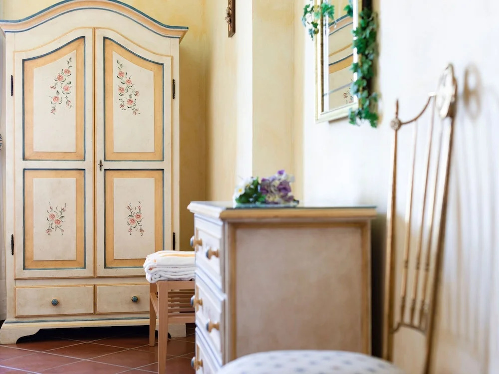 Majestic Farmhouse in San Vivaldo with Swimming Pool