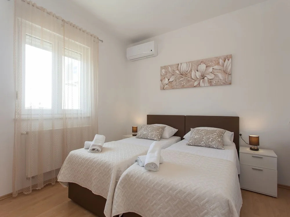 Modern villa with private swimming pool, nice garden with roofed terrace, BBQ