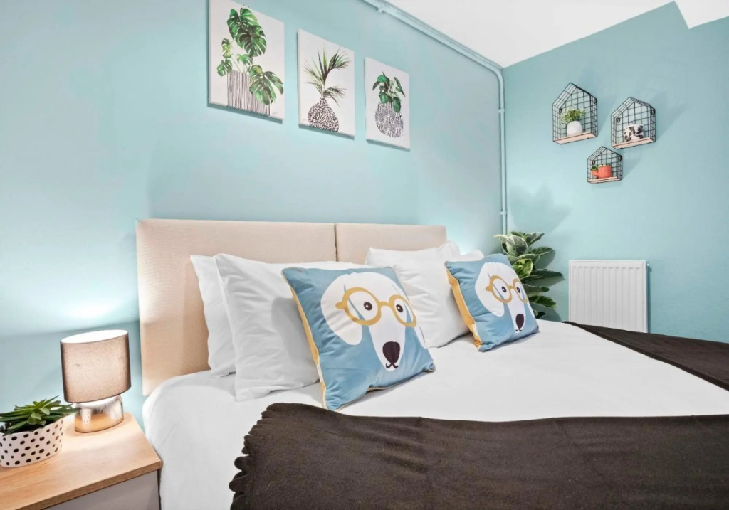 Queens Apartment | By My Getaways | Free parking for one car