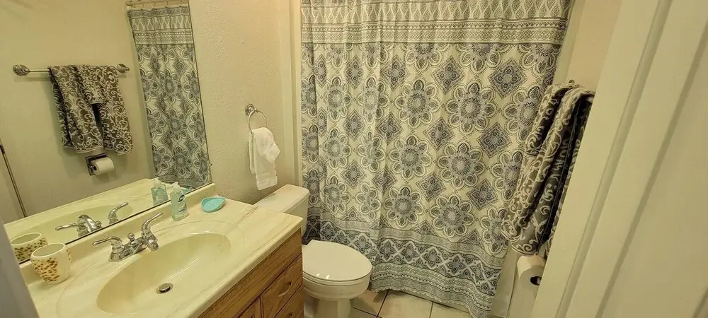 Great Value Sleeps 6 Less than block to Beach 1 Bedroom Home by RedAwning