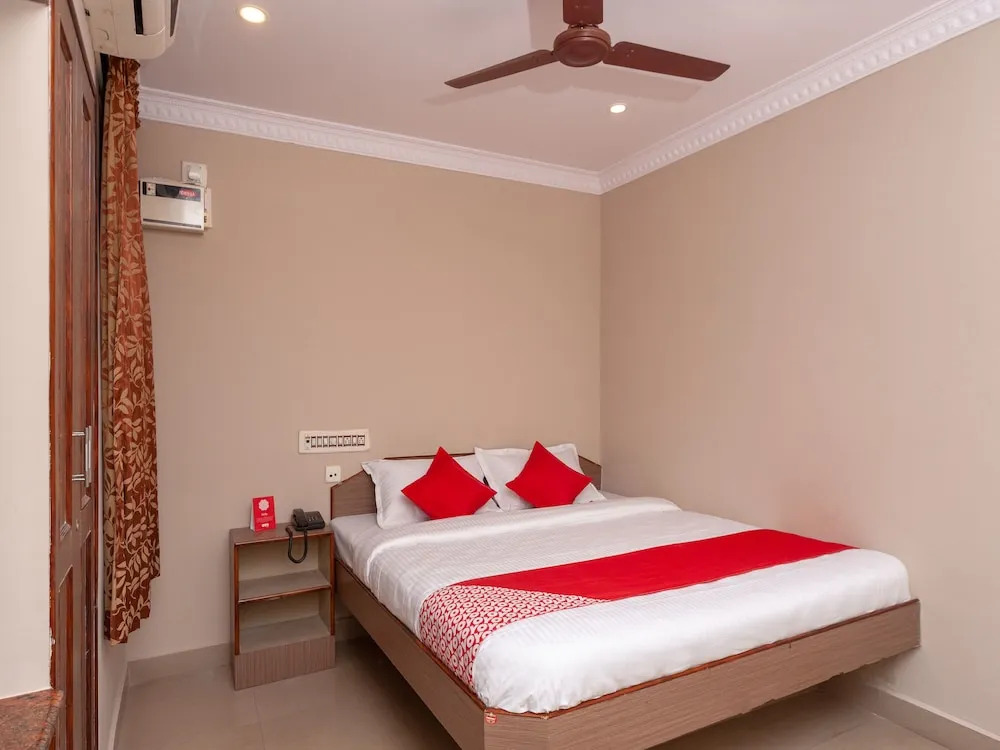 OYO 15477 New Royal Inn