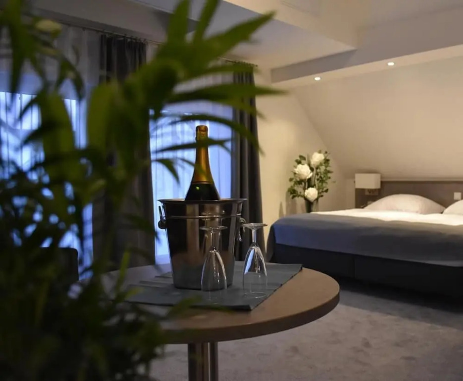 Fast Lane Hotel
