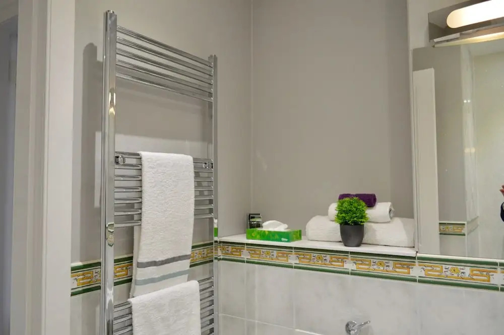 West End 2 Bedroom Georgian Apartment