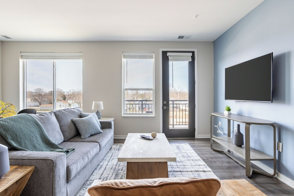 Landing Furnished Apartments Near Northside