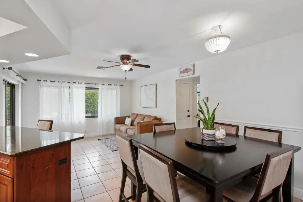 Short Walk to Maple Beach Access I 3/2 w/ Heated Pool