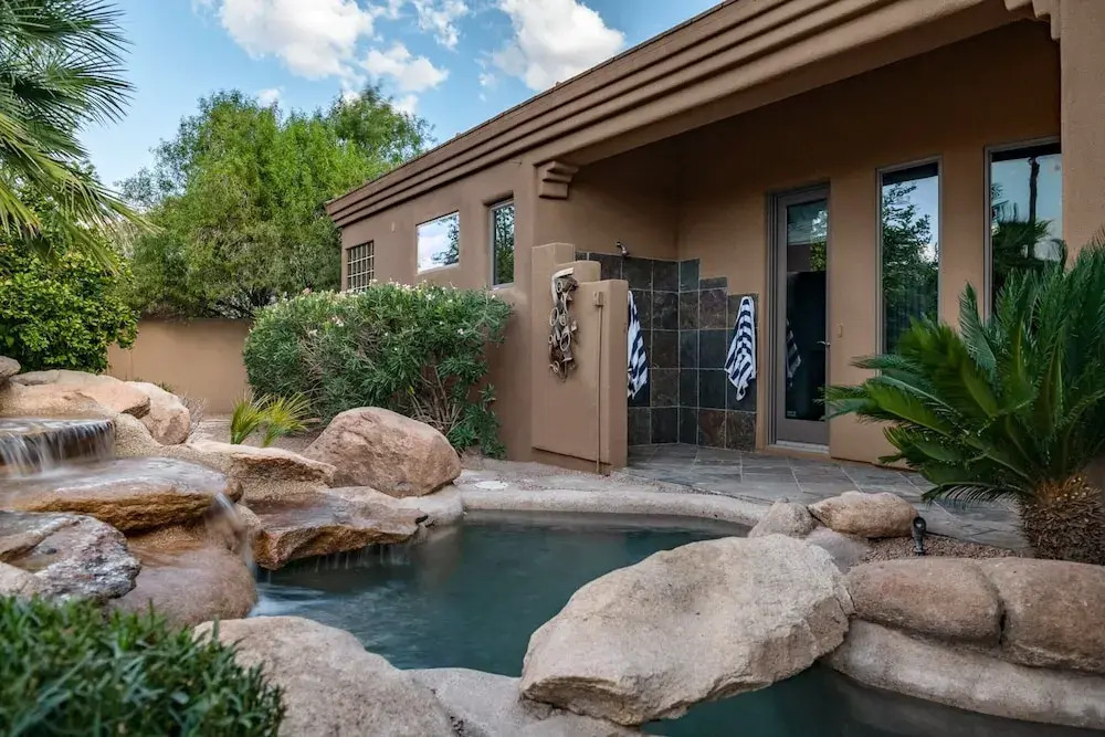 Preston by Avantstay 6BR Desert Oasis w/ Basketball Court, Pool & Hot Tub