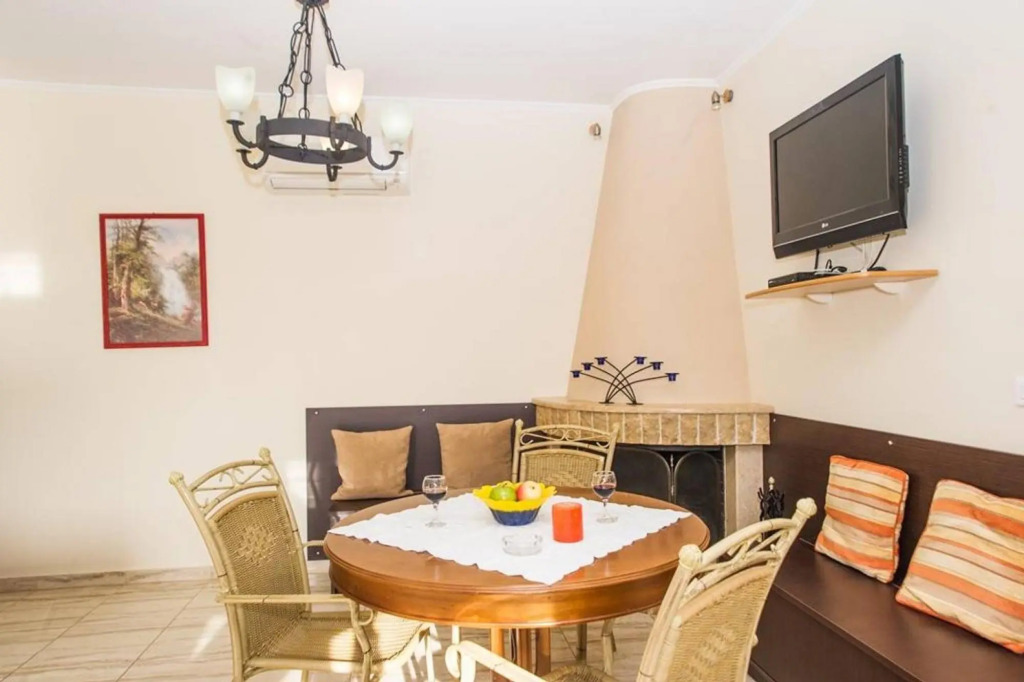 Cozy flat in an olive grove 1.5km to a sandy beach