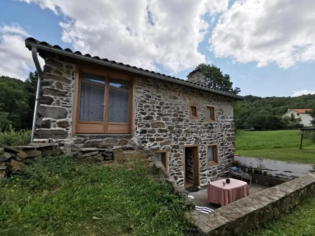 Charmante maison dans les gorges de la Loire avec terrasses et poêle à bois - FR-1-582-319