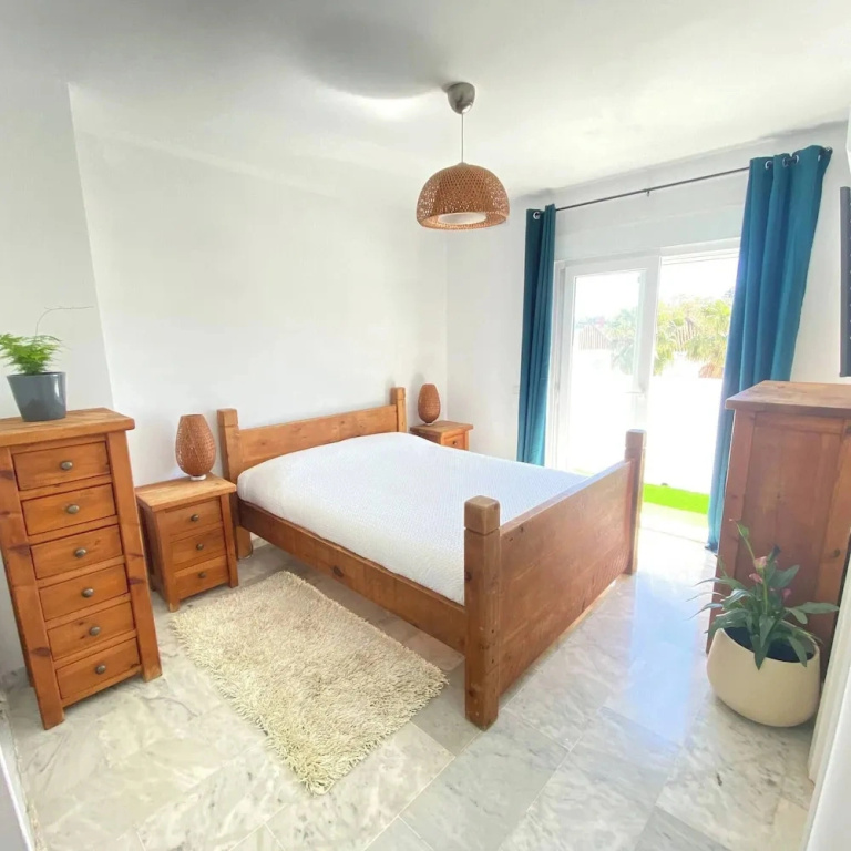 Modern Townhouse 7min Walk Beach and 15 to Duquesa