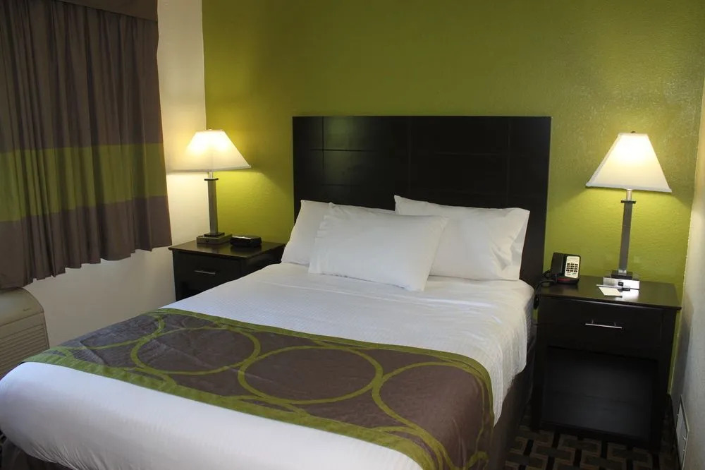 AmericInn by Wyndham West Burlington