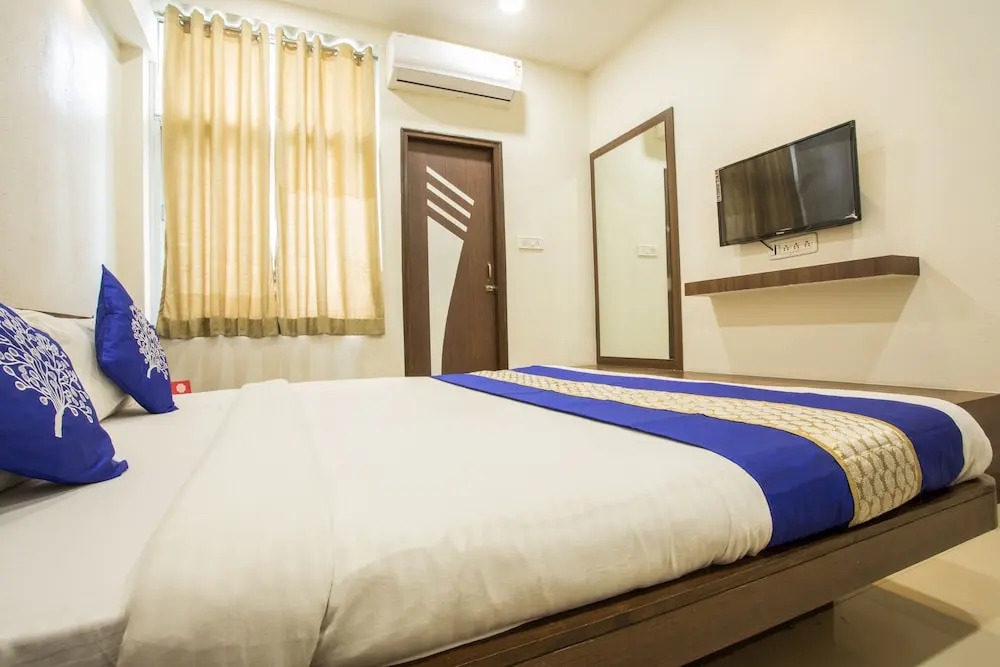 OYO 7421 Hotel Relex