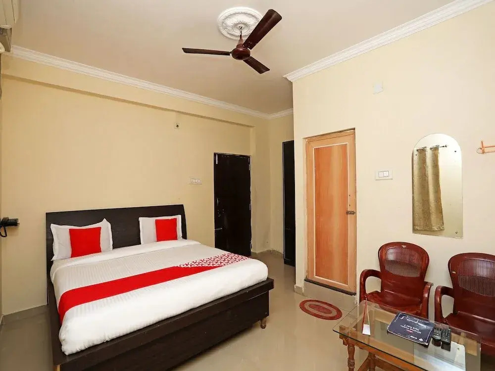 OYO 16821 Hotel Senapati Palace