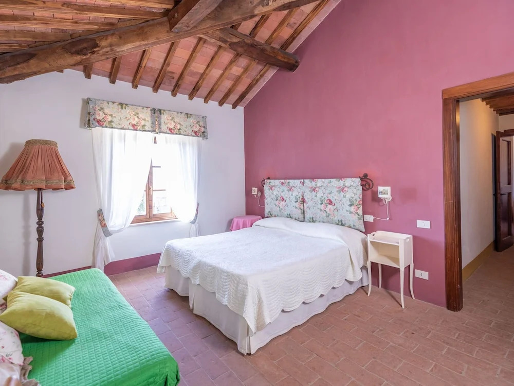 Secluded Apartment in Rapolano Terme with Garden