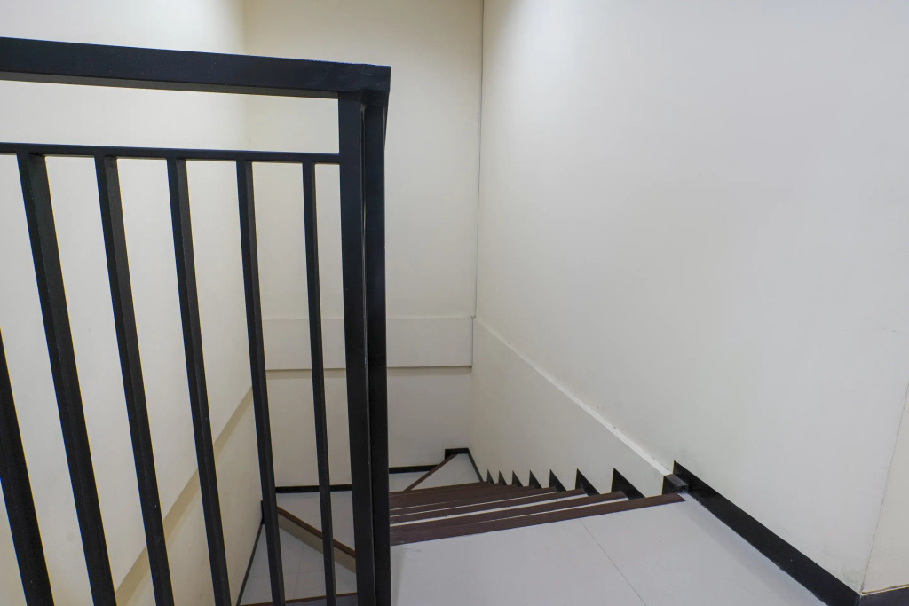 RedDoorz Syariah near Airlangga University Campus B